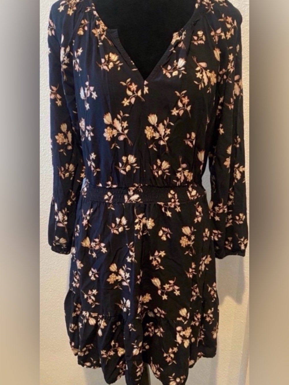 Women’s Black Floral V-Neck Long-Sleeve Dress (Size S)